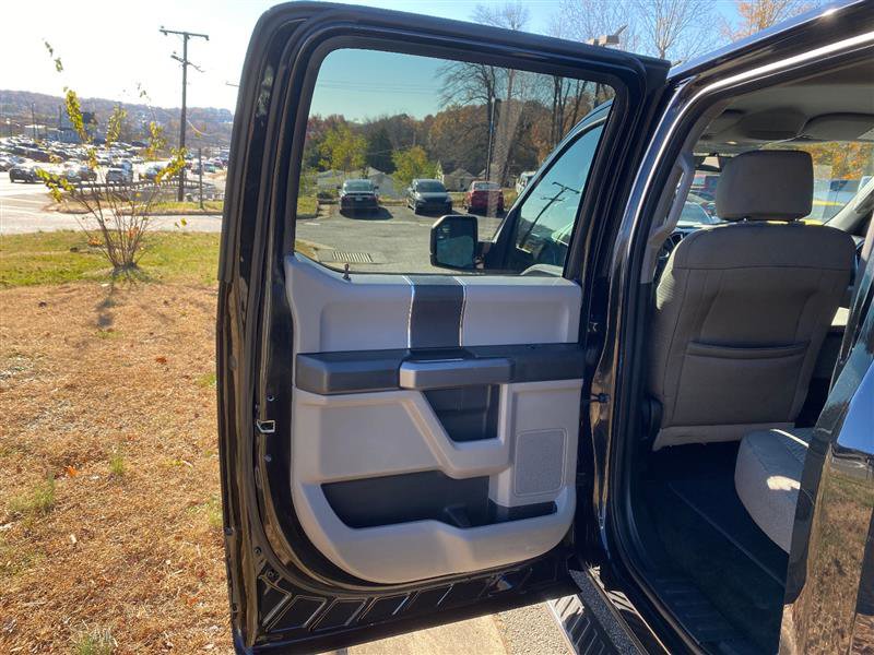 Vehicle image 11 of 17