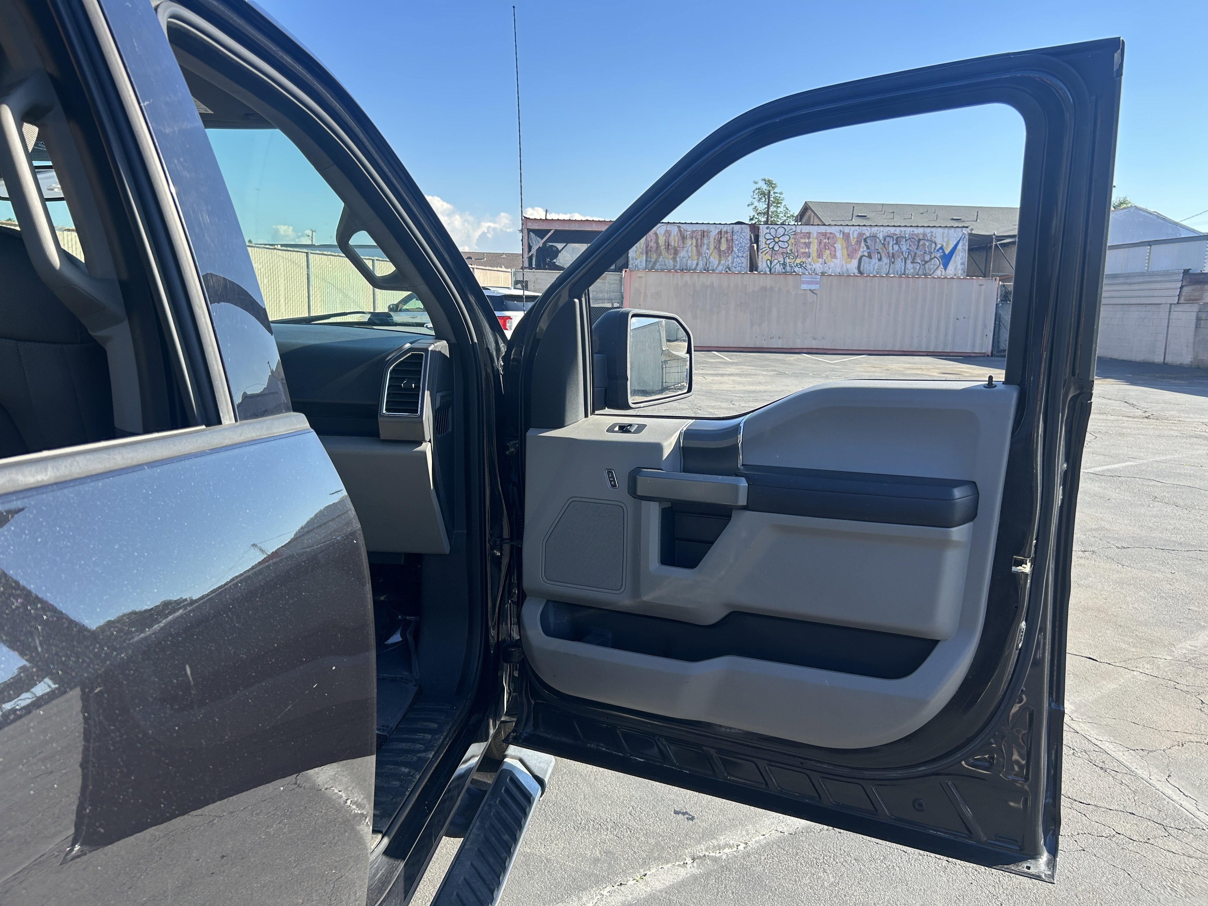 2015 Ford F-150 XLT Image 28 of 44