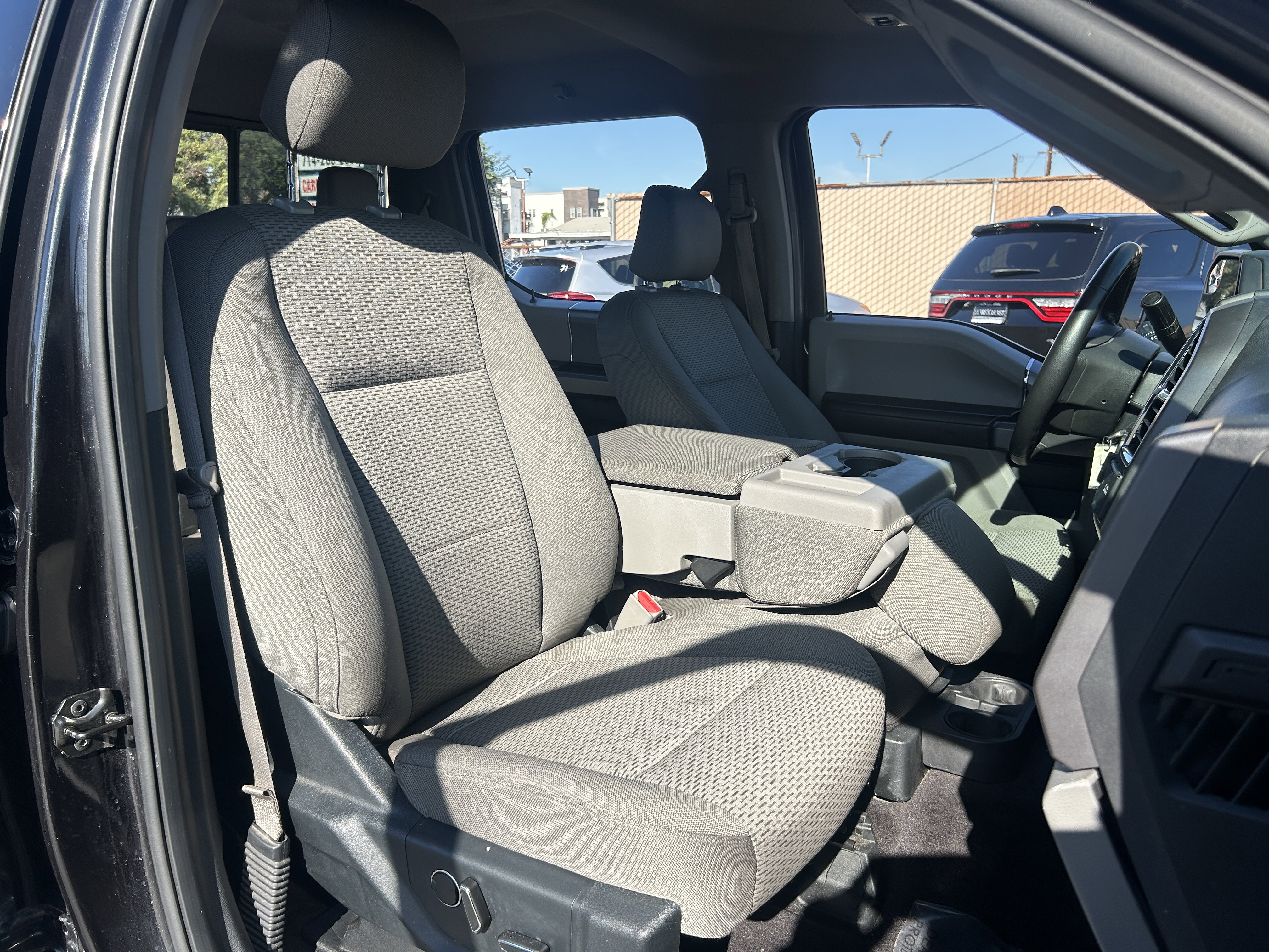 2015 Ford F-150 XLT Image 25 of 44