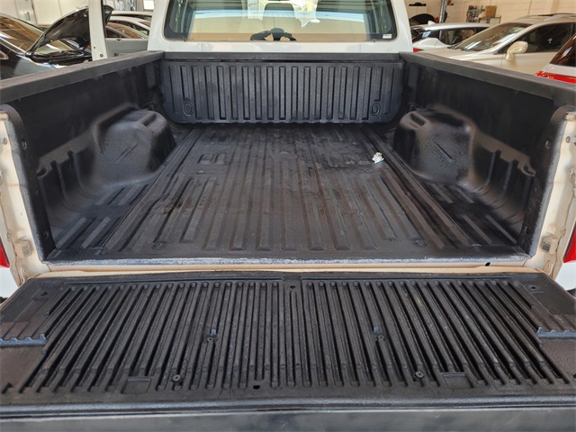 Vehicle image 18 of 26