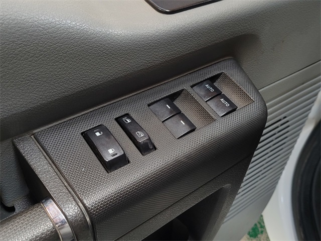 Vehicle image 9 of 26