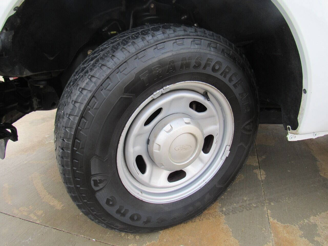 Vehicle image 14 of 16