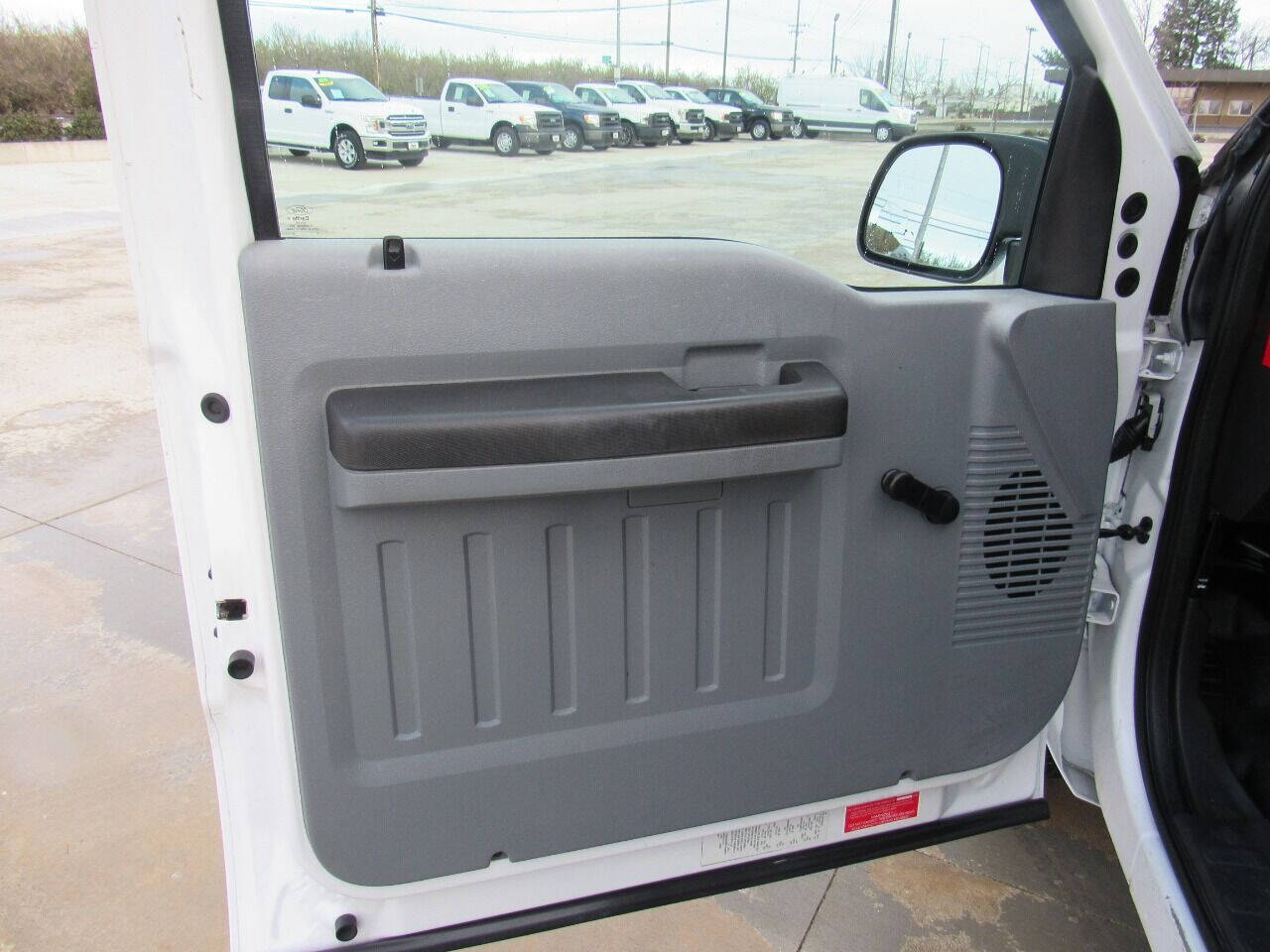Vehicle image 11 of 16
