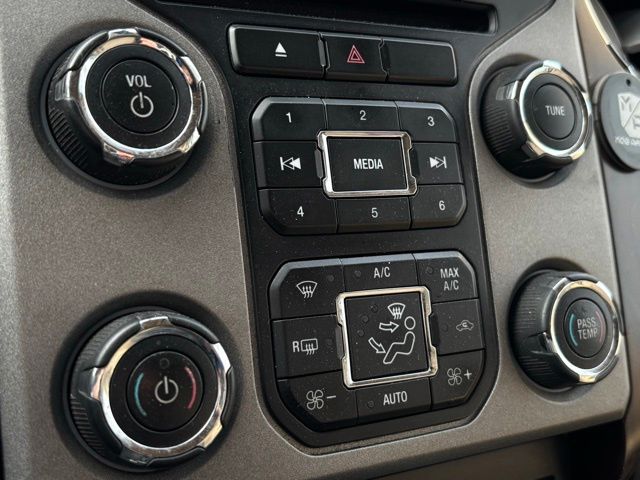 2015 Ford F-350 Lariat Image 36 of 43