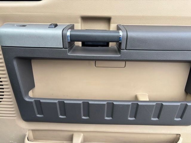 2015 Ford F-350 Lariat Image 27 of 43