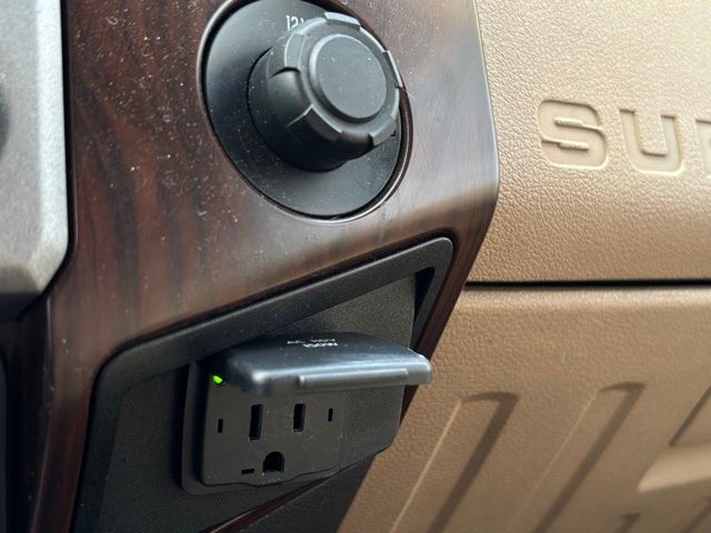 2015 Ford F-350 Lariat Image 33 of 43