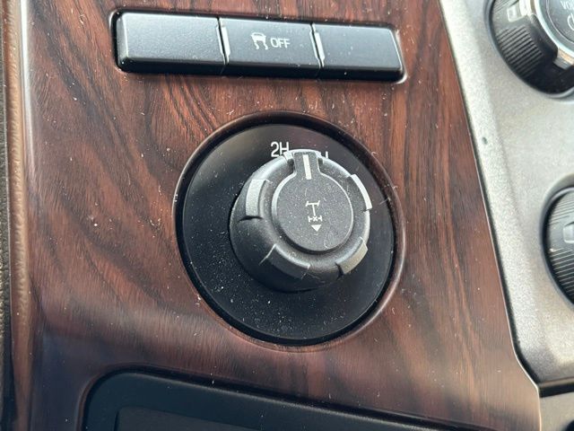 2015 Ford F-350 Lariat Image 23 of 43