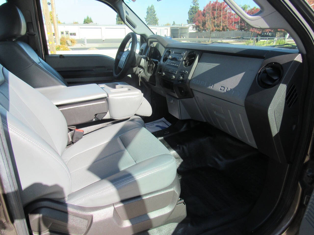 Vehicle image 18 of 23