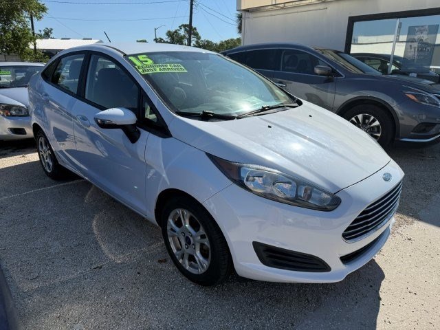 2015 Ford Fiesta SE Image 3 of 6