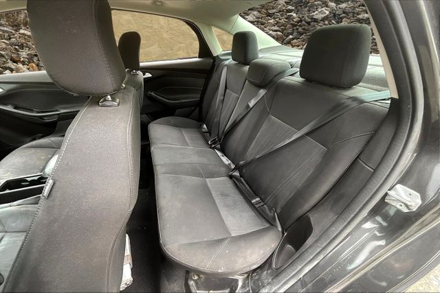 Vehicle image 25 of 33