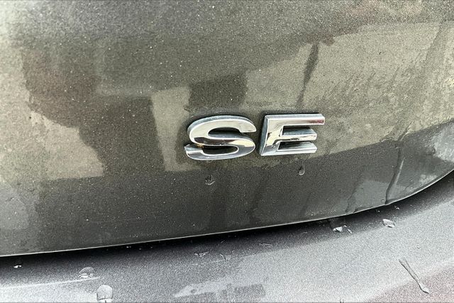 Vehicle image 10 of 33