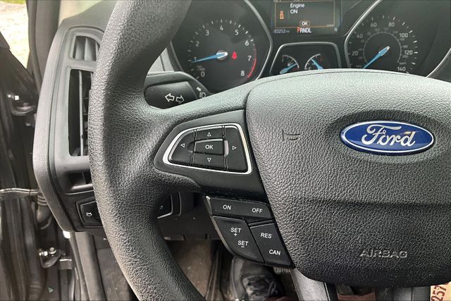 Vehicle image 17 of 33