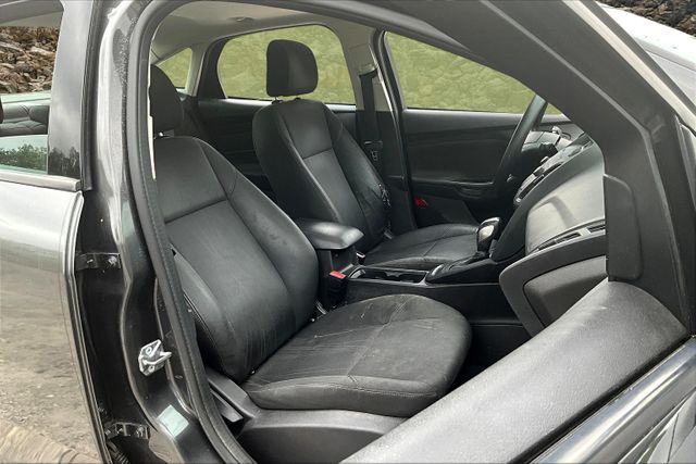 Vehicle image 9 of 33