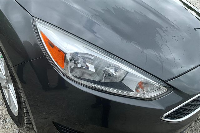 Vehicle image 28 of 33