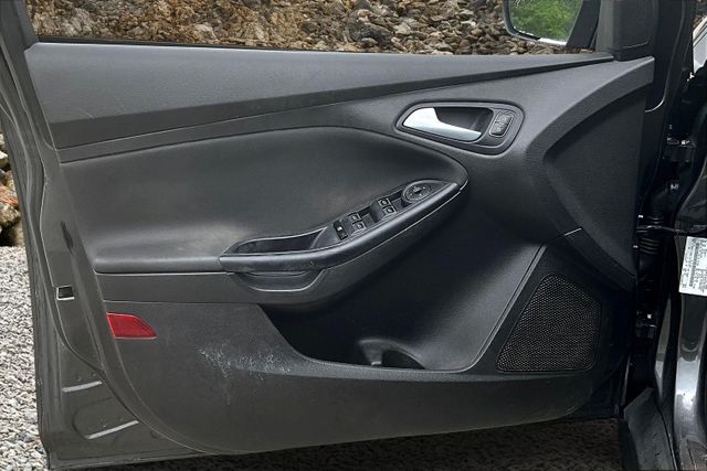 Vehicle image 22 of 33