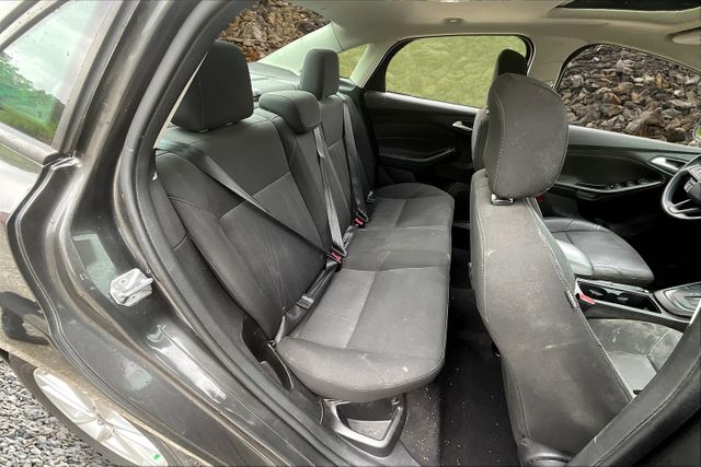 Vehicle image 26 of 33