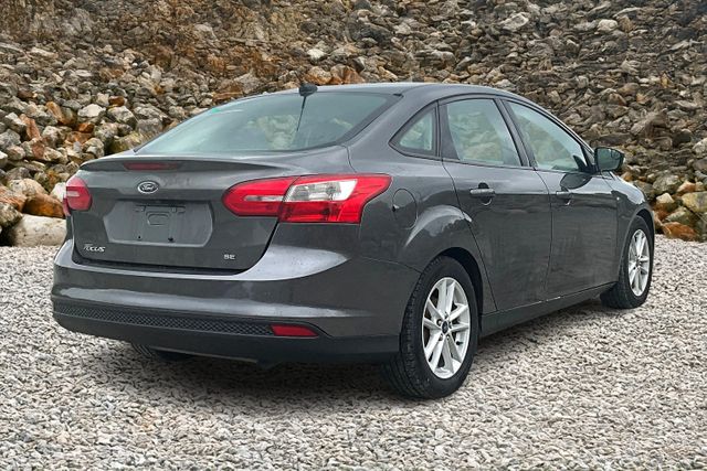 Vehicle image 4 of 33