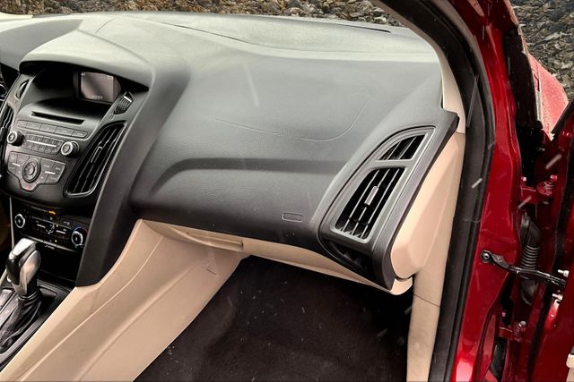 Vehicle image 16 of 30