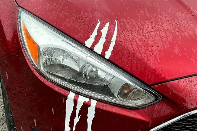 Vehicle image 27 of 30