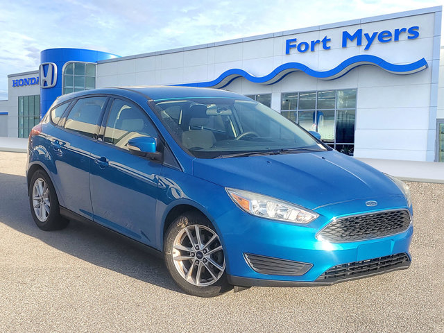 2015 Ford Focus SE Image 2 of 35