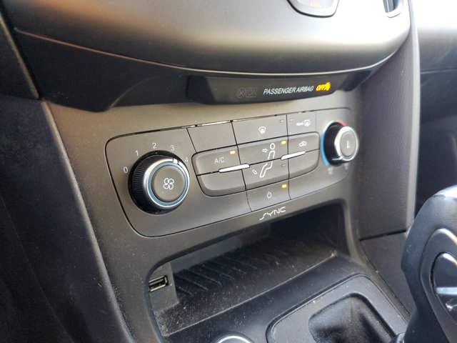 2015 Ford Focus SE Image 34 of 35