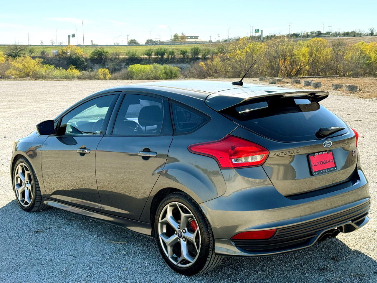 Vehicle image 6 of 17
