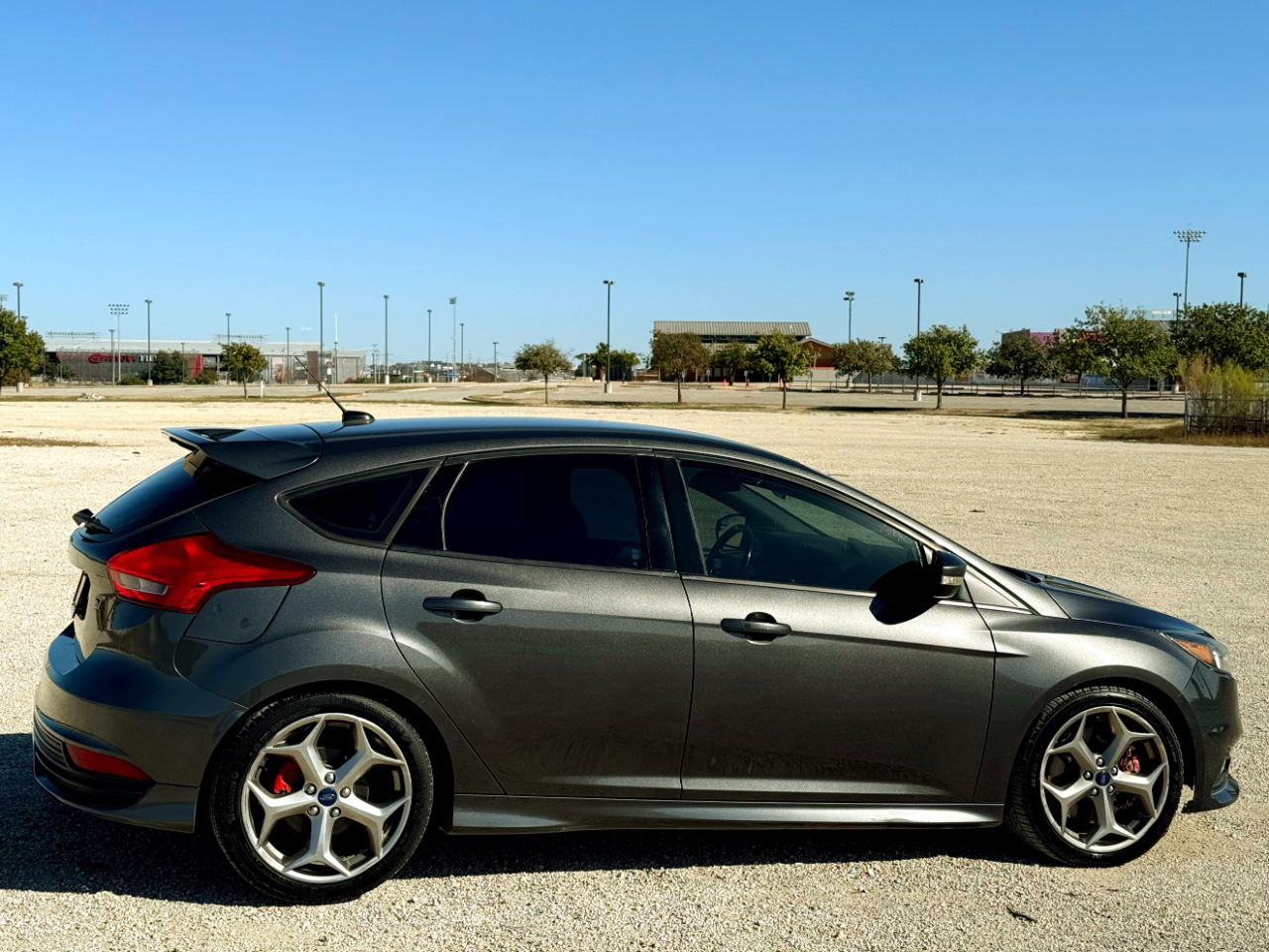 Vehicle image 4 of 17