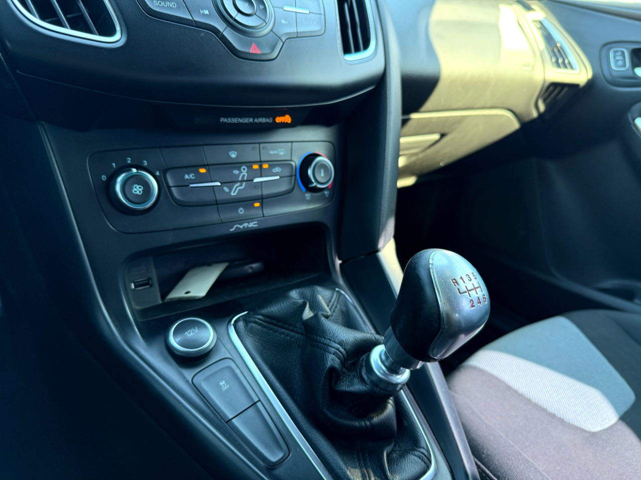 Vehicle image 14 of 17