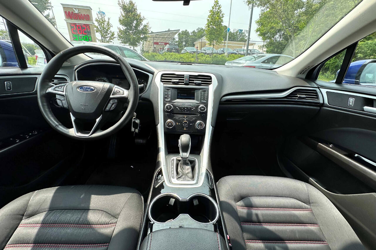 Vehicle image 16 of 24