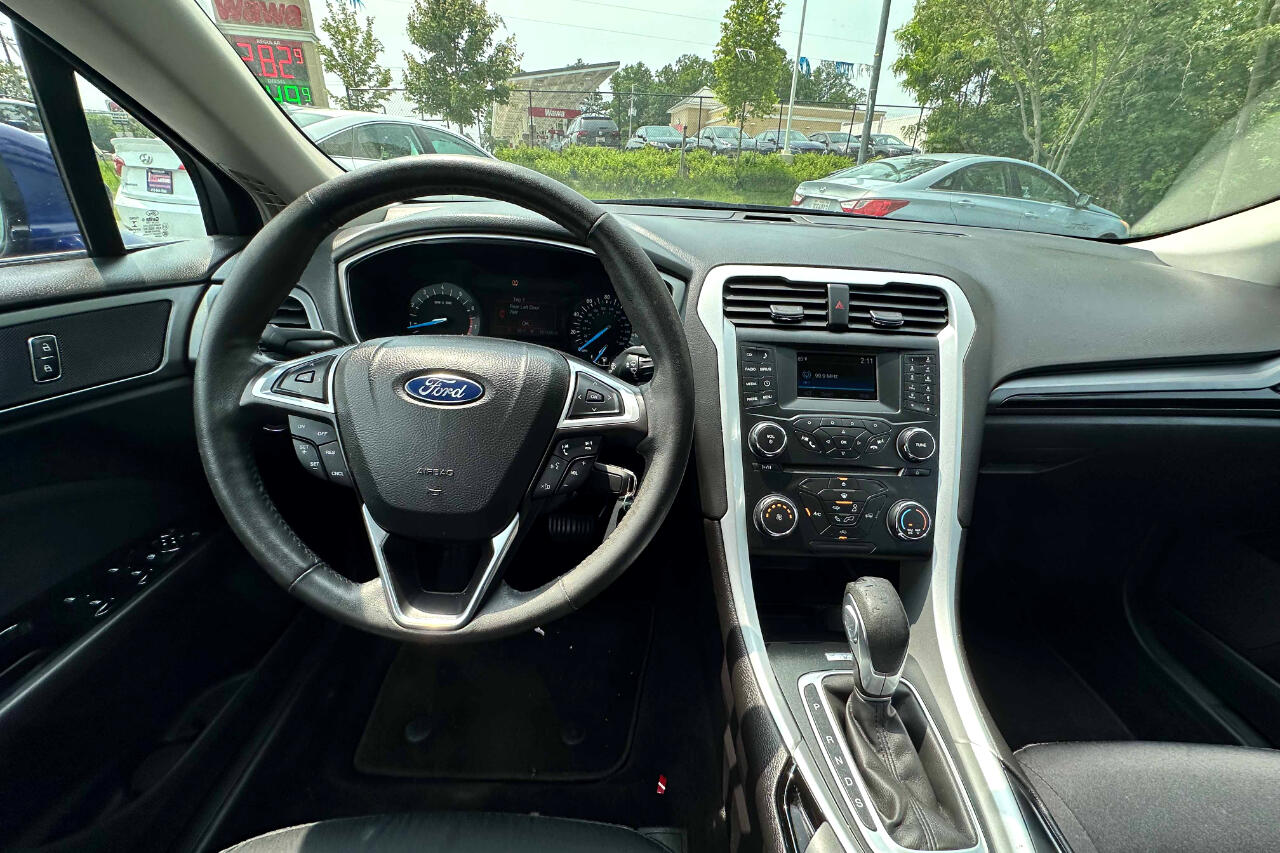 Vehicle image 14 of 24