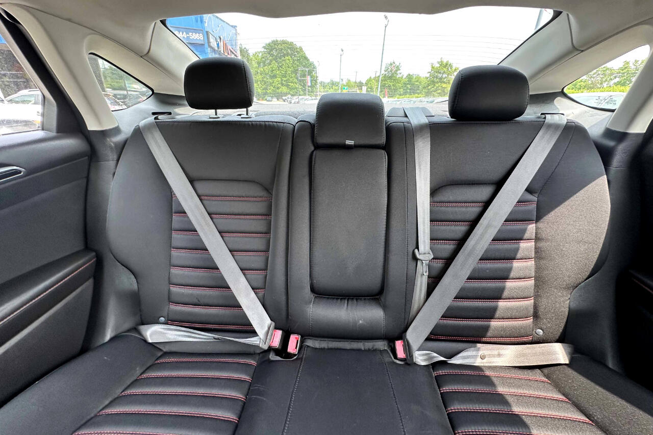 Vehicle image 11 of 24