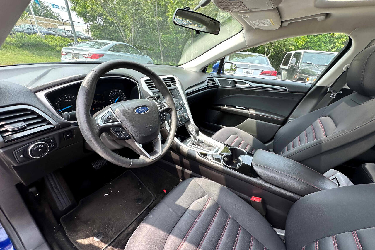 Vehicle image 15 of 24