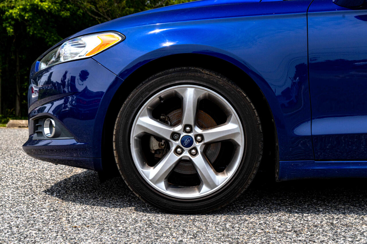 Vehicle image 10 of 24