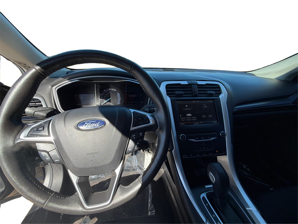 2015 Ford Fusion SE Image 17 of 26
