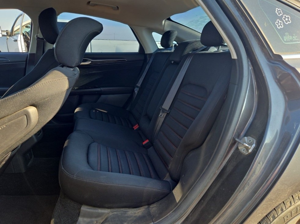 2015 Ford Fusion SE Image 15 of 26