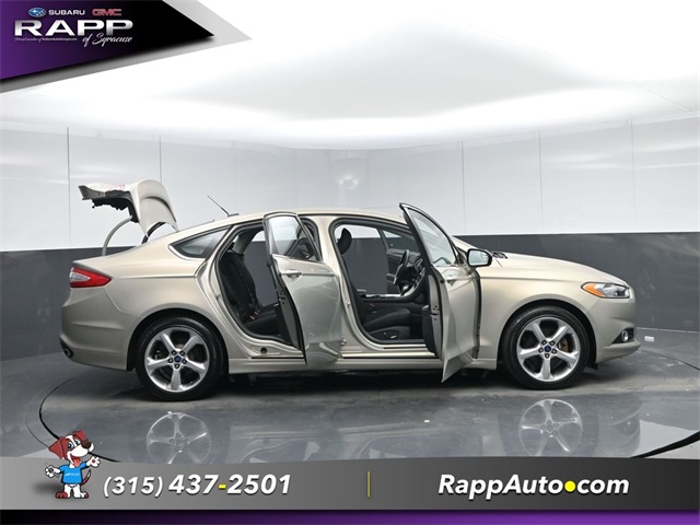 2015 Ford Fusion SE Image 11 of 37