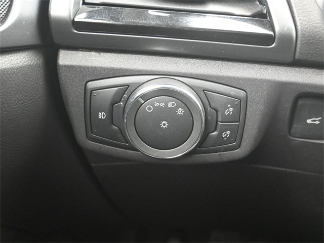 2015 Ford Fusion SE Image 25 of 37