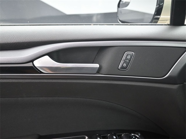 2015 Ford Fusion SE Image 24 of 37