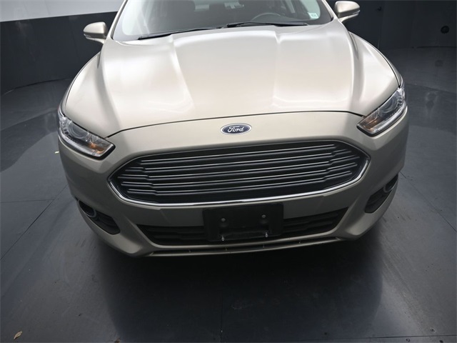 2015 Ford Fusion SE Image 6 of 37