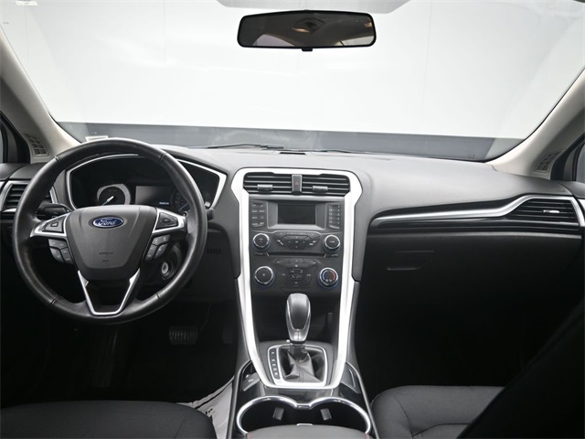 2015 Ford Fusion SE Image 17 of 37