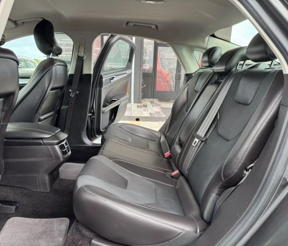 Vehicle image 18 of 46