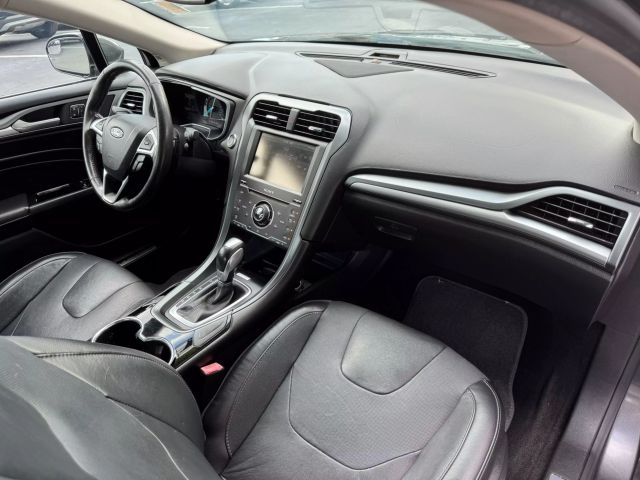 Vehicle image 27 of 46