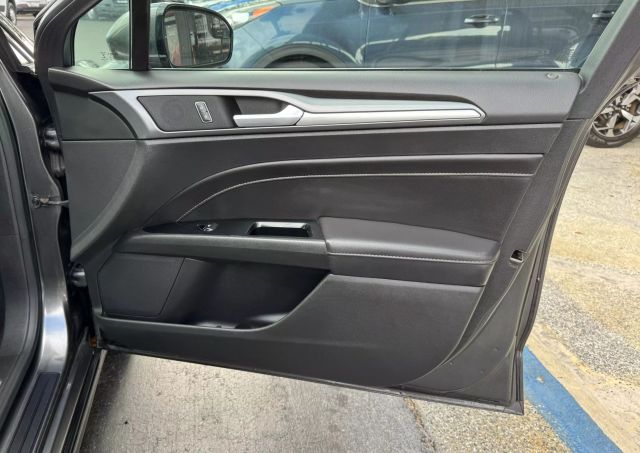 Vehicle image 25 of 46