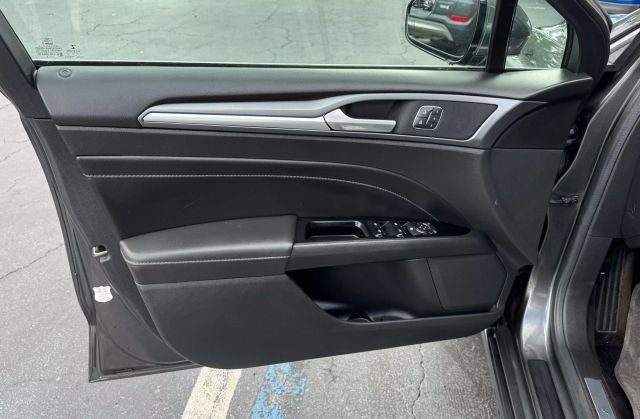 Vehicle image 28 of 46