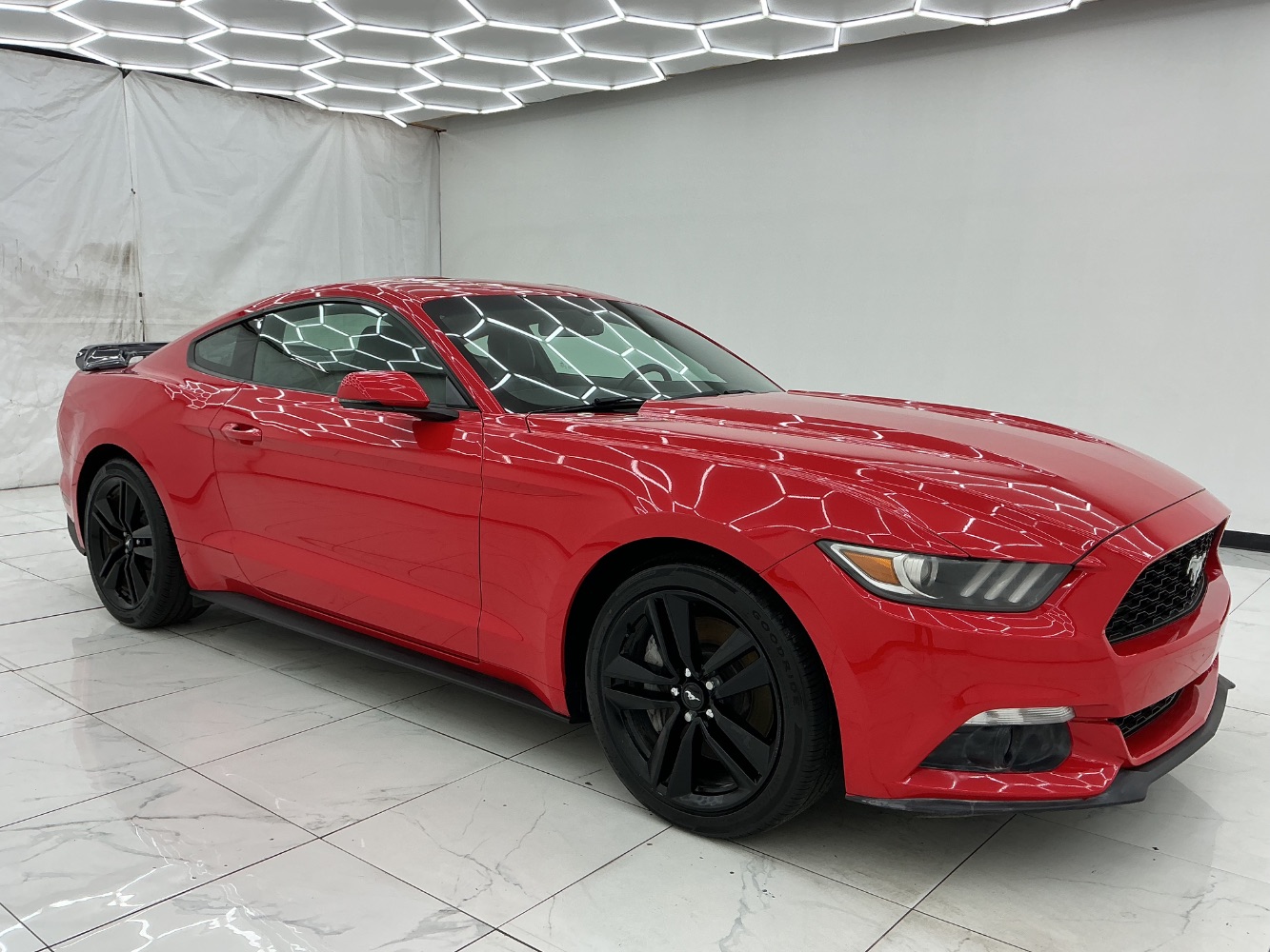 2015 Ford Mustang EcoBoost Image 3 of 46