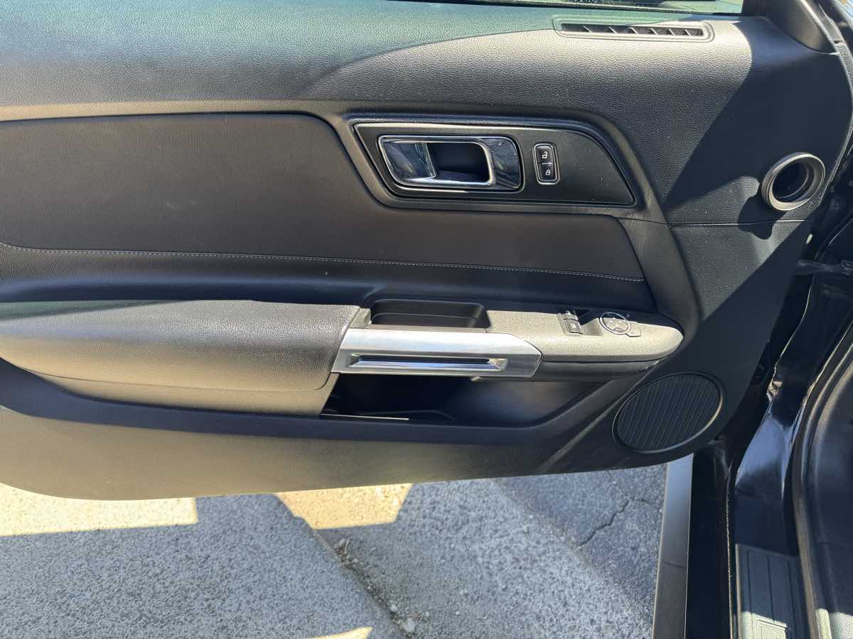 Vehicle image 11 of 15