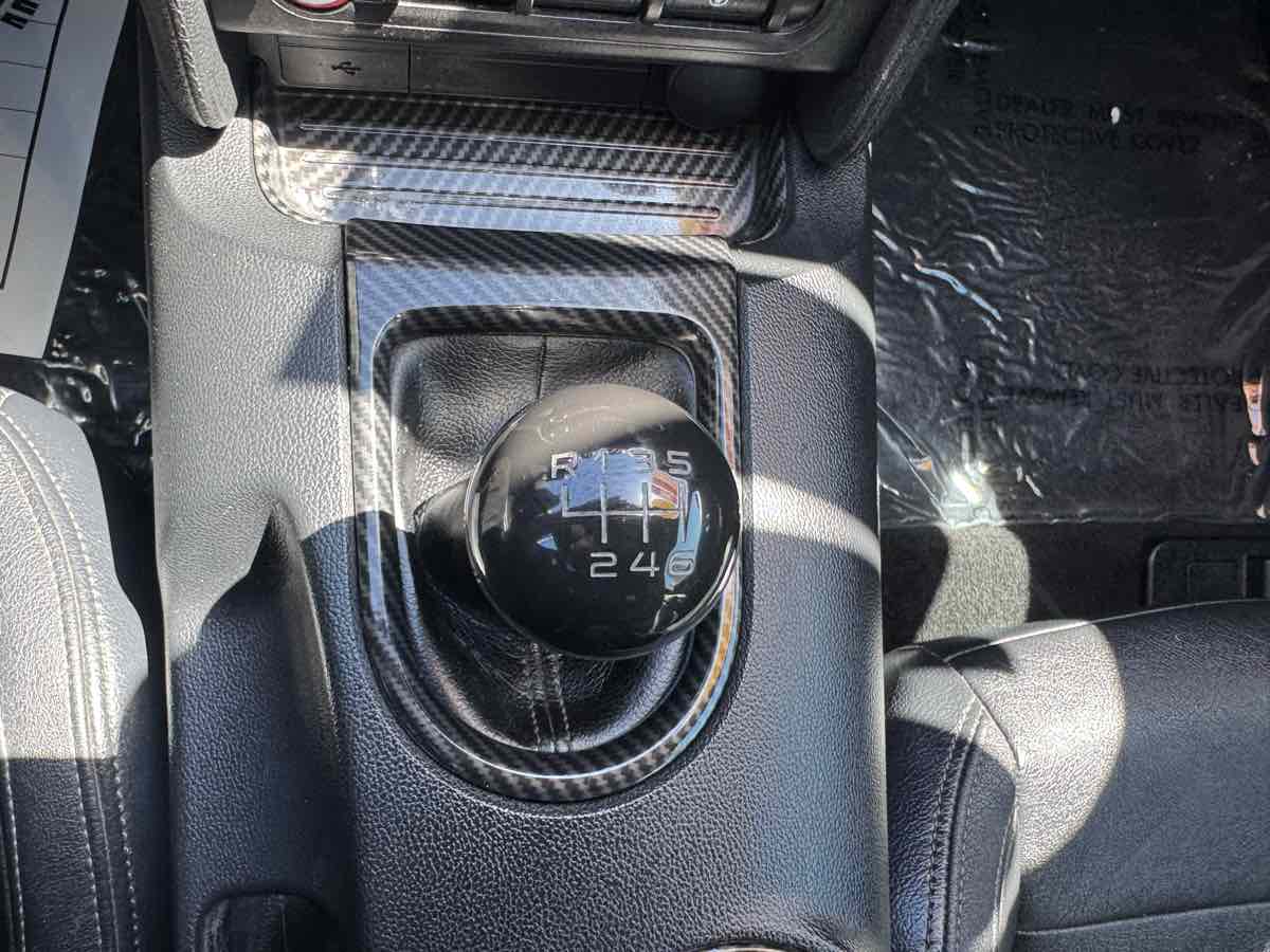 Vehicle image 14 of 15