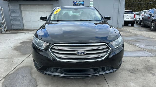 2015 Ford Taurus SEL Image 2 of 16