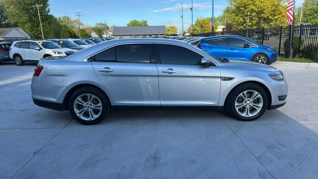 Vehicle image 4 of 14