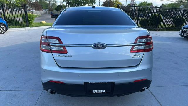 Vehicle image 8 of 14
